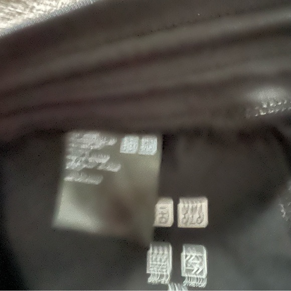 Uniqlo Joggers 🖤 - Picture 9 of 10